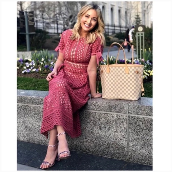 Ivy City Co Dresses & Skirts - Ivy City Co Vera Dress in Pink
XS